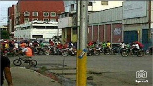 anarquía en cumana hordas de motorizados aterrorizan a ciudadanos y comerciantes en pelotones armados